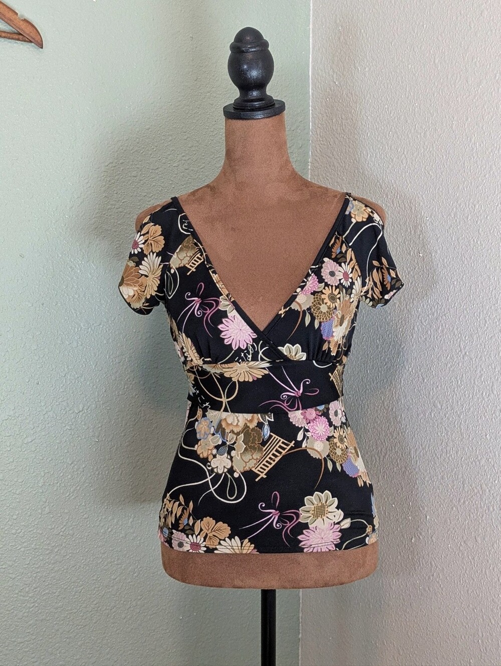 Vintage Y2K XXI Forever 21 Cold Shoulder Floral Empire Waist Tie-Back Top